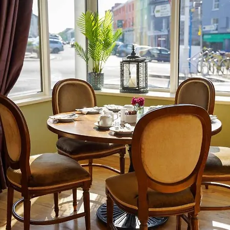 Hotel Alcock & Brown