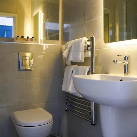 Alcock & Brown Hotel 3*