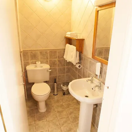 Alcock & Brown Клифден