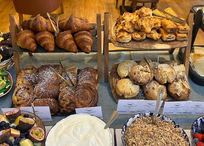 Hotel Alcock & Brown